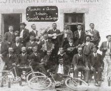 Piemontesi a Grenoble, Francia_1908: foto Santuario Oropa.jpg Piemontesi a Grenoble, Francia_1908: foto Santuario Oropa.jpg