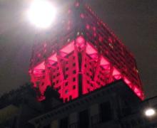 Salone del Mobile 2016 - Torre Velasca in rosso - Ingo Maurer